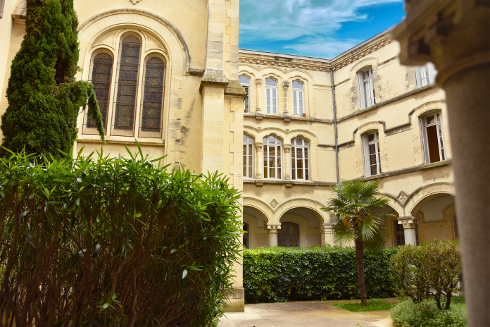 EHPICENTRIA – Cour intérieure et façade du bâtiment historique